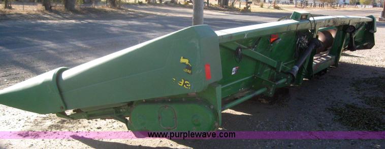 image for item 3102 1998 John Deere 1293 corn head