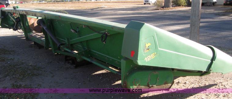 image for item 3102 1998 John Deere 1293 corn head