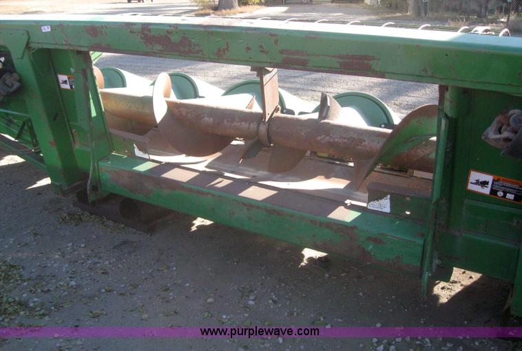 image for item 3102 1998 John Deere 1293 corn head