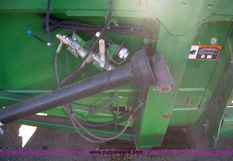 image for item 3102 1998 John Deere 1293 corn head