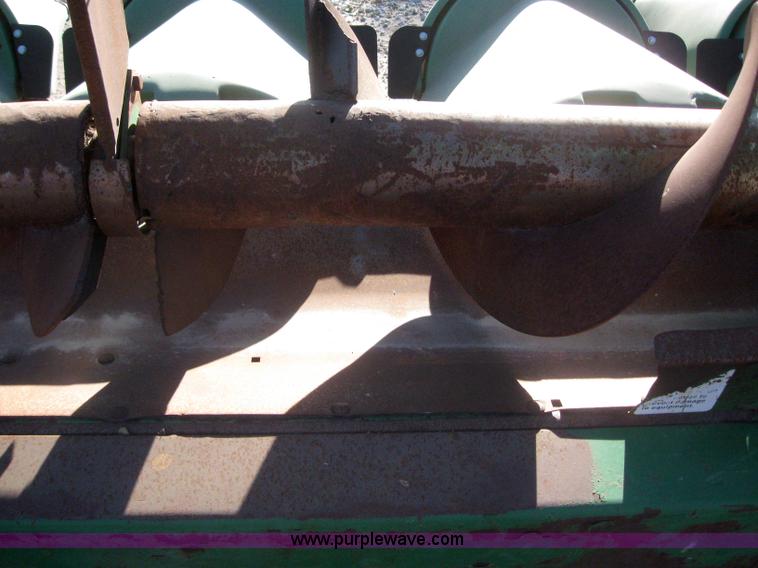 image for item 3102 1998 John Deere 1293 corn head