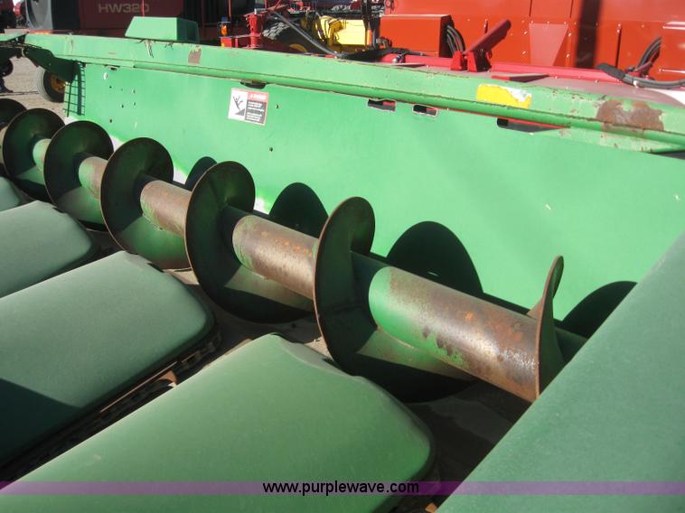 image for item 3102 1998 John Deere 1293 corn head