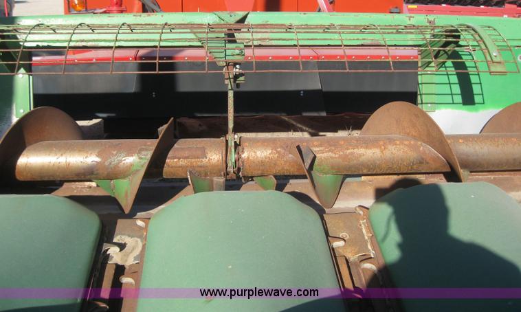 image for item 3102 1998 John Deere 1293 corn head