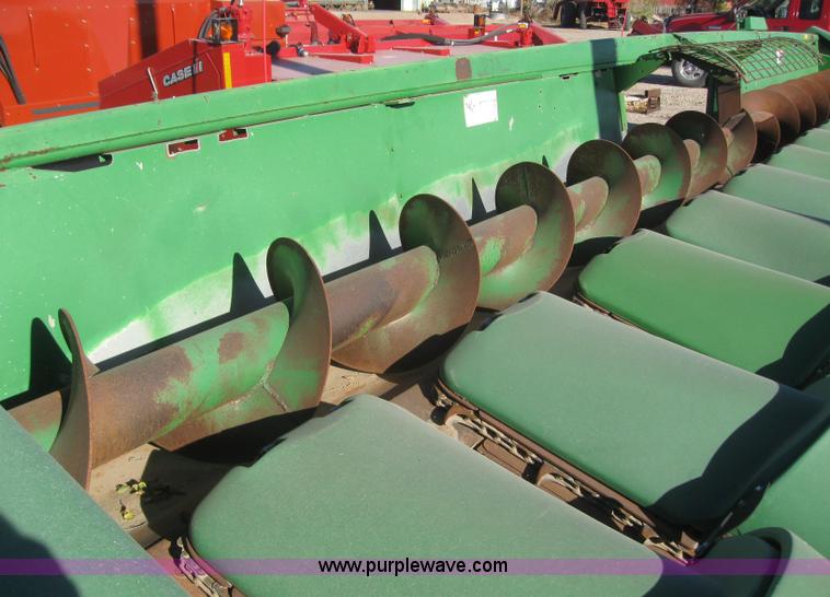 image for item 3102 1998 John Deere 1293 corn head
