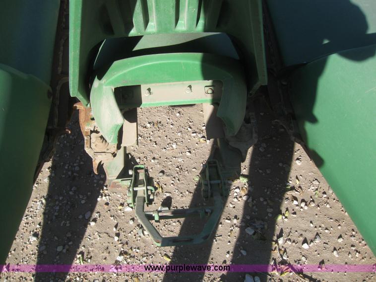 image for item 3102 1998 John Deere 1293 corn head