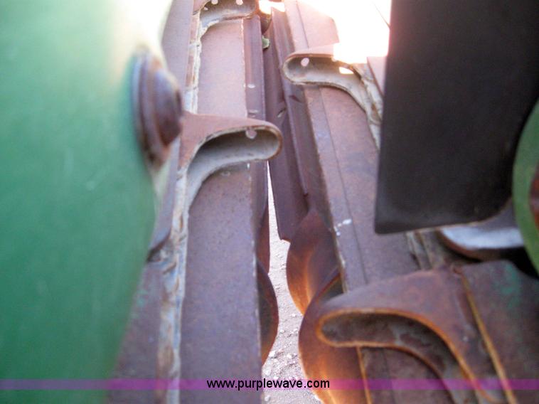 image for item 3102 1998 John Deere 1293 corn head