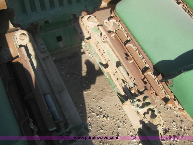 image for item 3102 1998 John Deere 1293 corn head