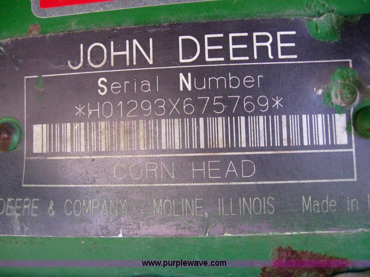 image for item 3102 1998 John Deere 1293 corn head