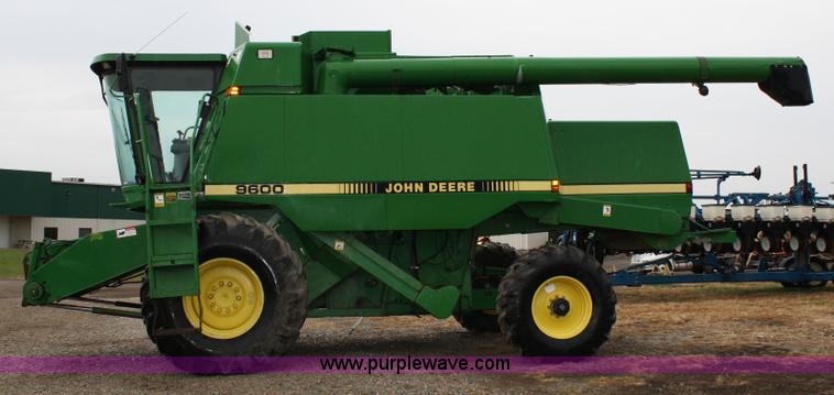 image for item 4719 1990 John Deere 9600 RWA combine