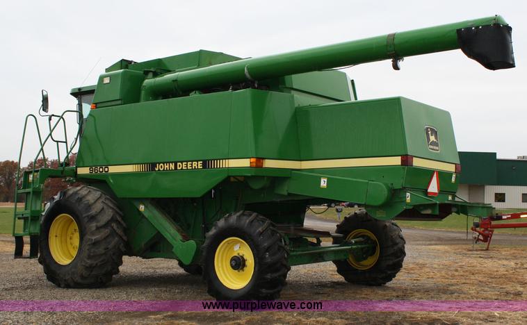 image for item 4719 1990 John Deere 9600 RWA combine