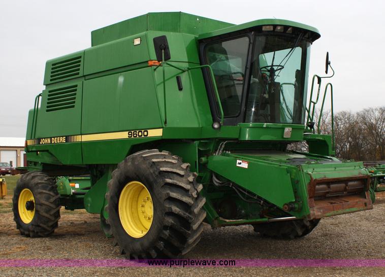 image for item 4719 1990 John Deere 9600 RWA combine