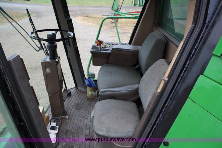 image for item 4719 1990 John Deere 9600 RWA combine