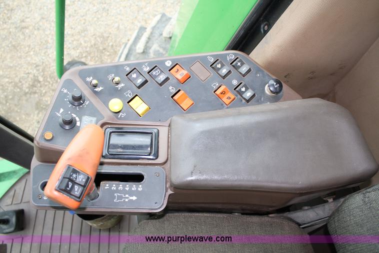image for item 4719 1990 John Deere 9600 RWA combine