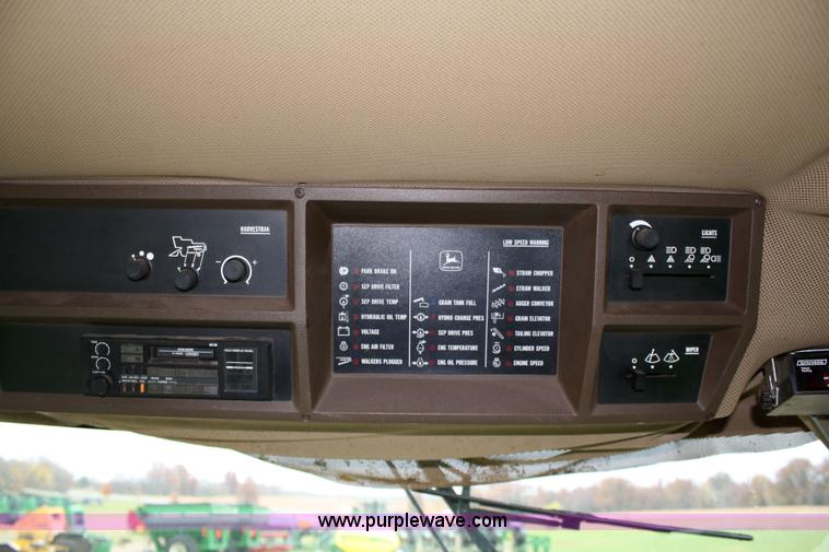 image for item 4719 1990 John Deere 9600 RWA combine