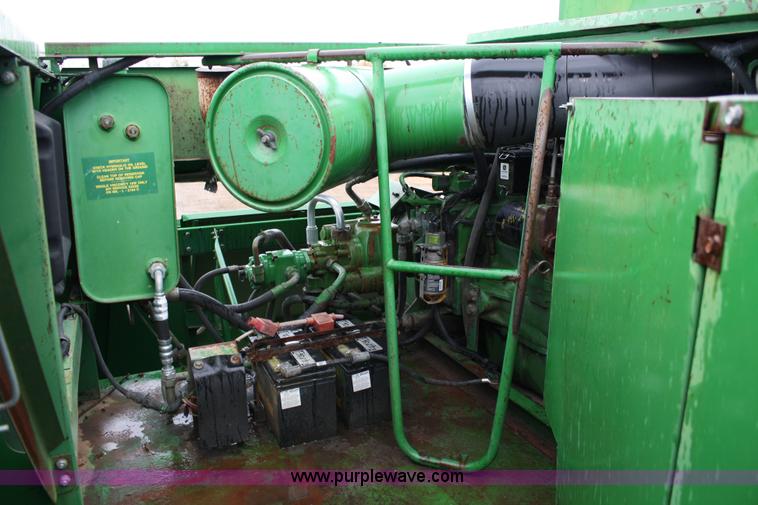 image for item 4719 1990 John Deere 9600 RWA combine