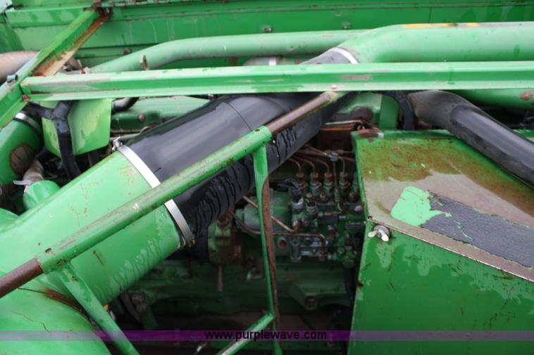 image for item 4719 1990 John Deere 9600 RWA combine