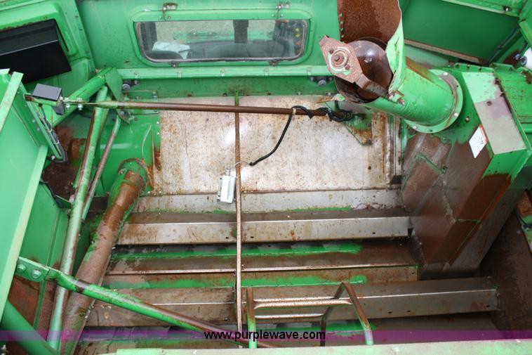 image for item 4719 1990 John Deere 9600 RWA combine
