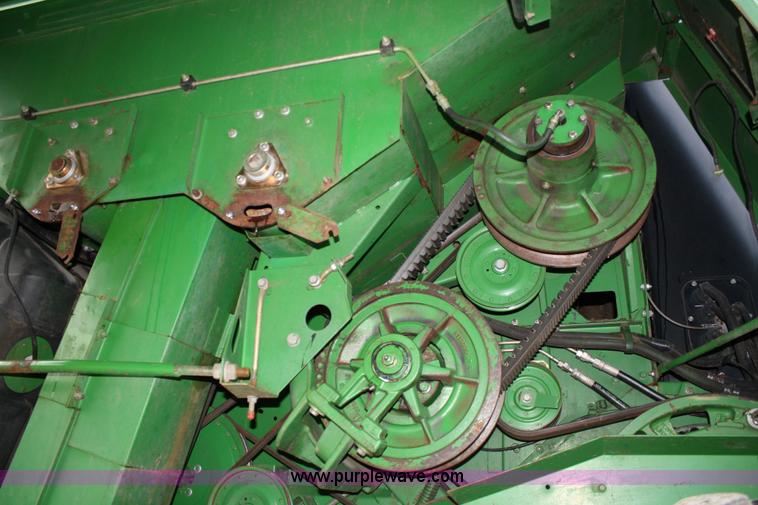 image for item 4719 1990 John Deere 9600 RWA combine