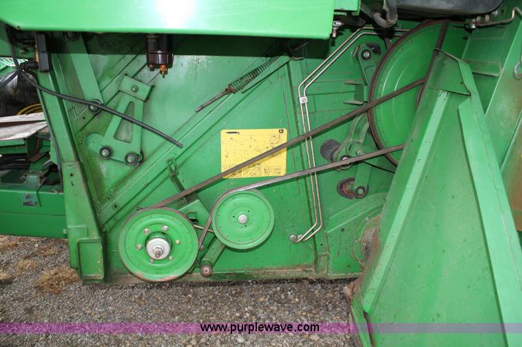 image for item 4719 1990 John Deere 9600 RWA combine