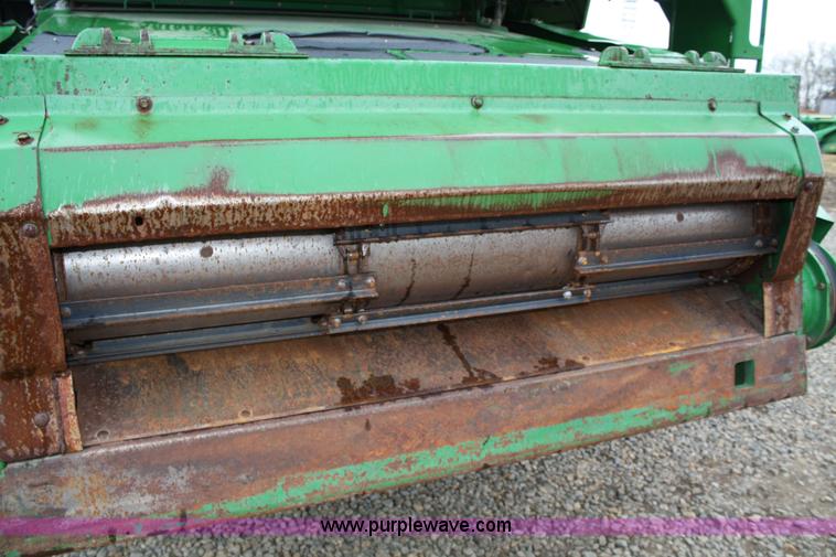 image for item 4719 1990 John Deere 9600 RWA combine