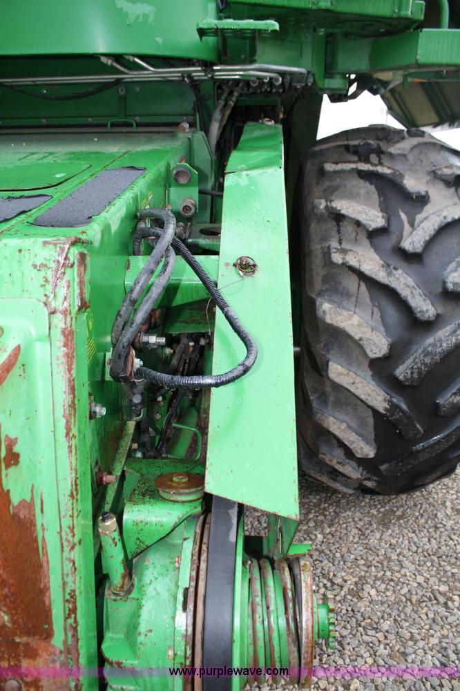 image for item 4719 1990 John Deere 9600 RWA combine