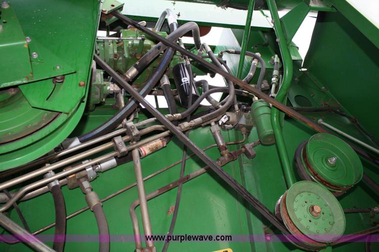 image for item 4719 1990 John Deere 9600 RWA combine