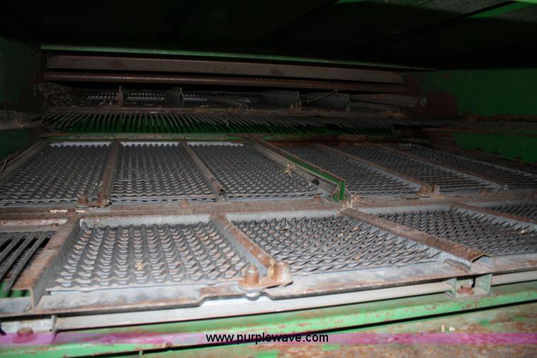 image for item 4719 1990 John Deere 9600 RWA combine