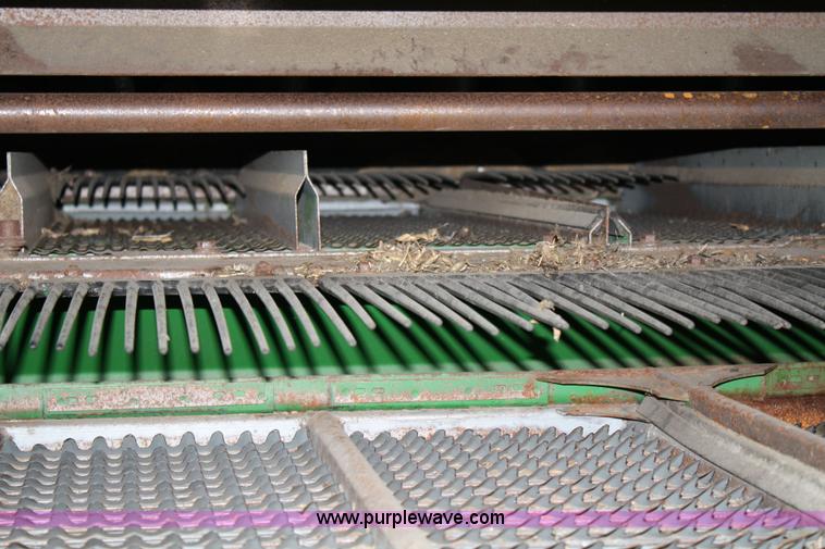 image for item 4719 1990 John Deere 9600 RWA combine