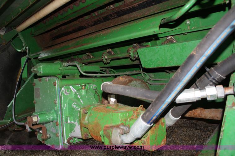 image for item 4719 1990 John Deere 9600 RWA combine
