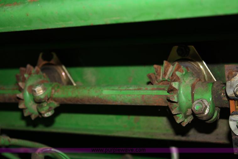 image for item 4719 1990 John Deere 9600 RWA combine