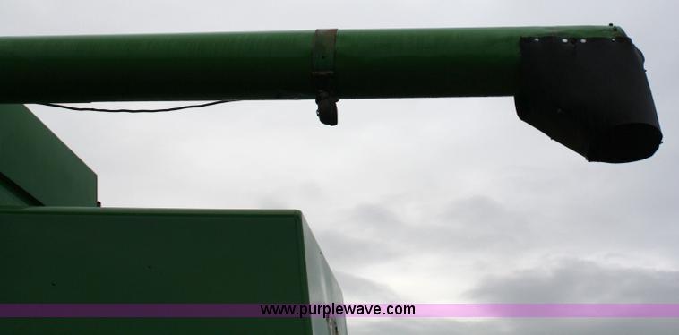 image for item 4719 1990 John Deere 9600 RWA combine