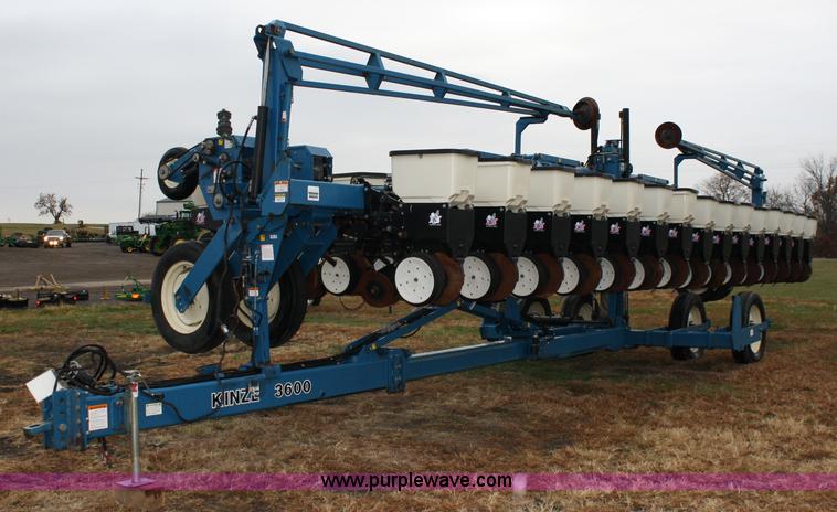 image for item 4720 Kinze 3600 16/31 twin-line planter