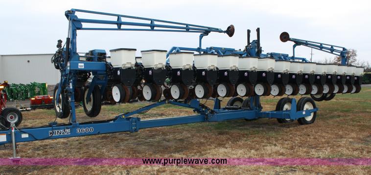 image for item 4720 Kinze 3600 16/31 twin-line planter