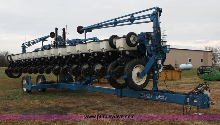 image for item 4720 Kinze 3600 16/31 twin-line planter