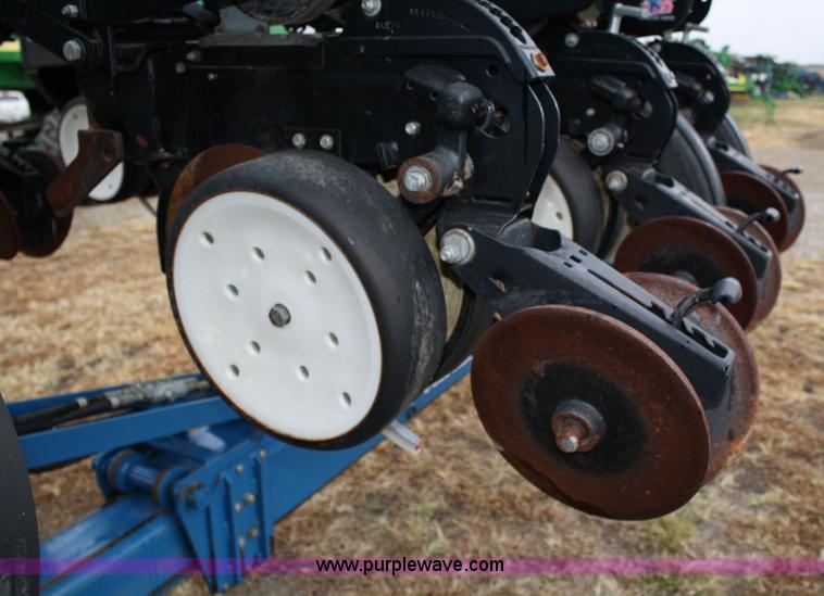 image for item 4720 Kinze 3600 16/31 twin-line planter