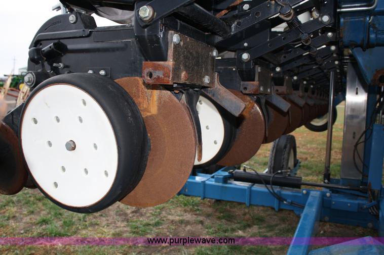 image for item 4720 Kinze 3600 16/31 twin-line planter
