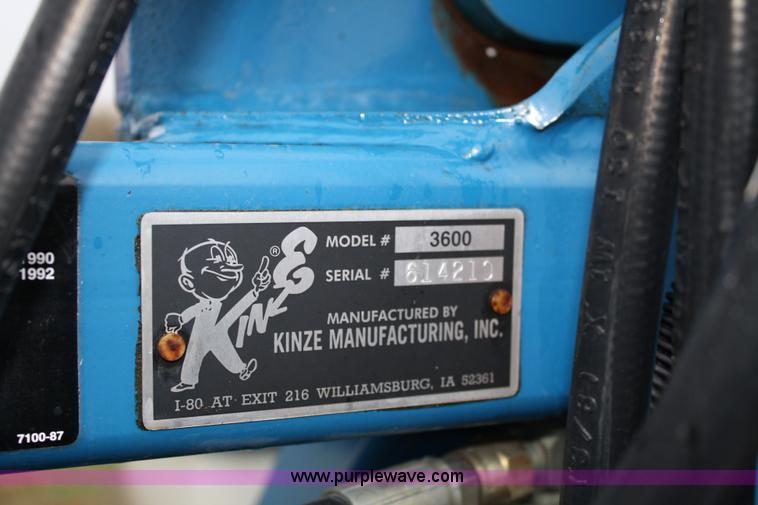 image for item 4720 Kinze 3600 16/31 twin-line planter