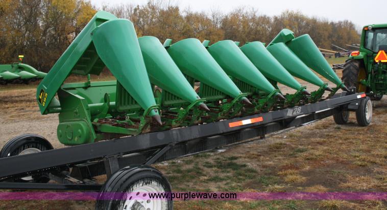 image for item 4721 John Deere 693 corn head