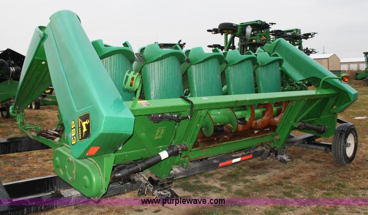 image for item 4721 John Deere 693 corn head