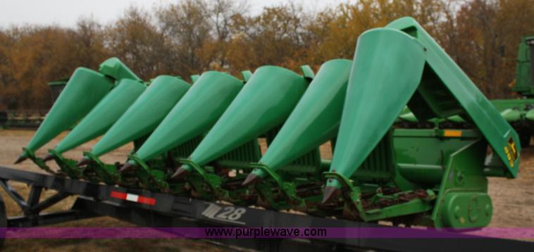image for item 4721 John Deere 693 corn head
