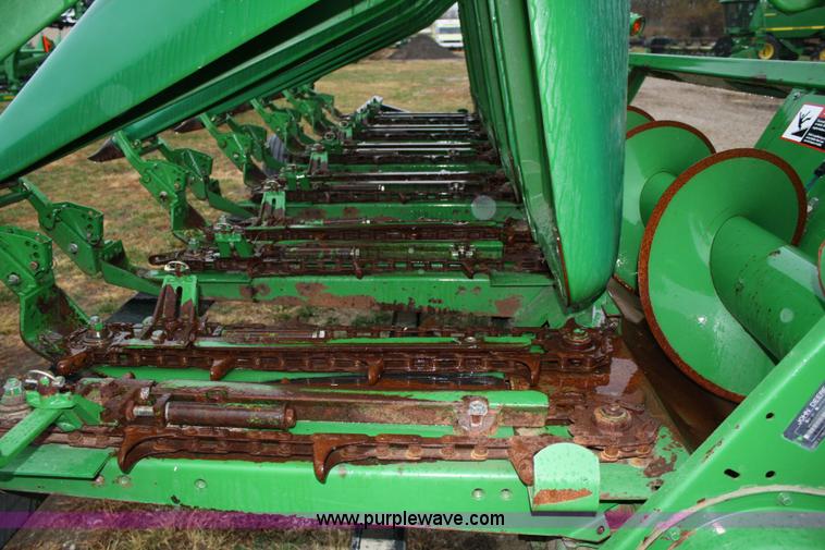image for item 4721 John Deere 693 corn head