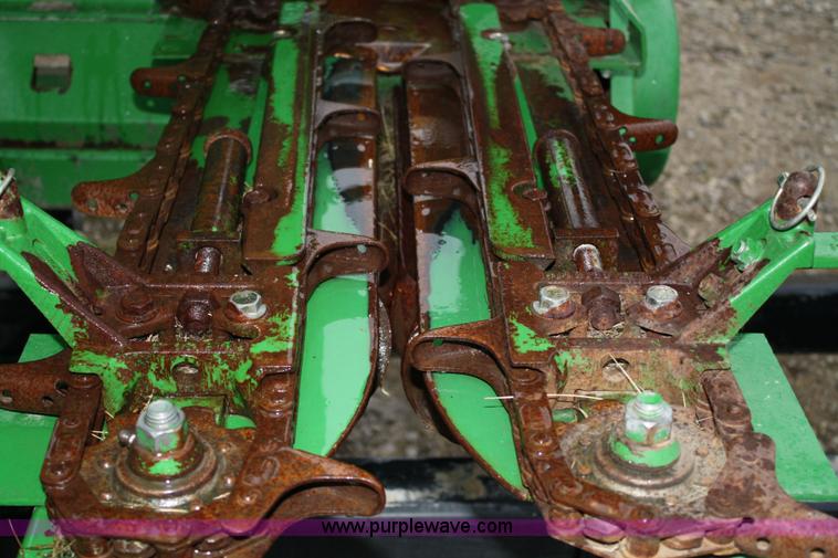 image for item 4721 John Deere 693 corn head