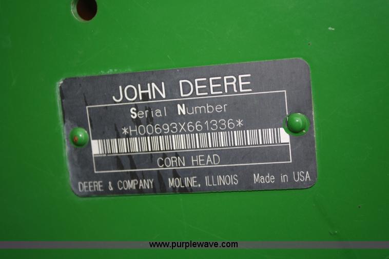 image for item 4721 John Deere 693 corn head