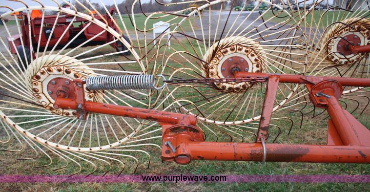 image for item 4723 Ogden 10 wheel rake