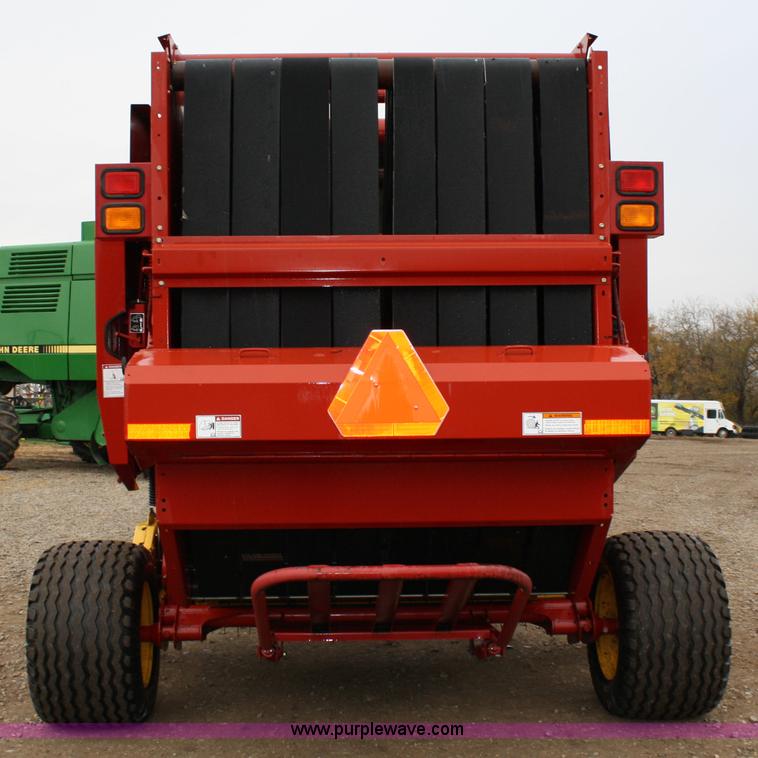 image for item 4725 2004 New Holland BR780 5'x6' round baler