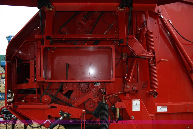 image for item 4725 2004 New Holland BR780 5'x6' round baler