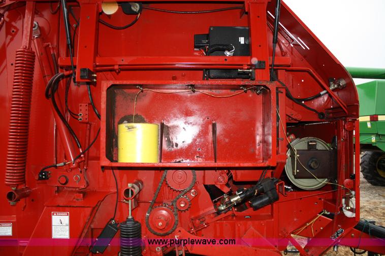 image for item 4725 2004 New Holland BR780 5'x6' round baler