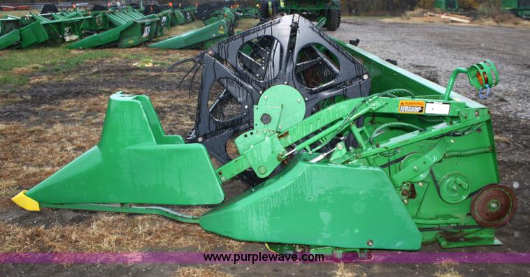 image for item 4726 John Deere 930 flex platform