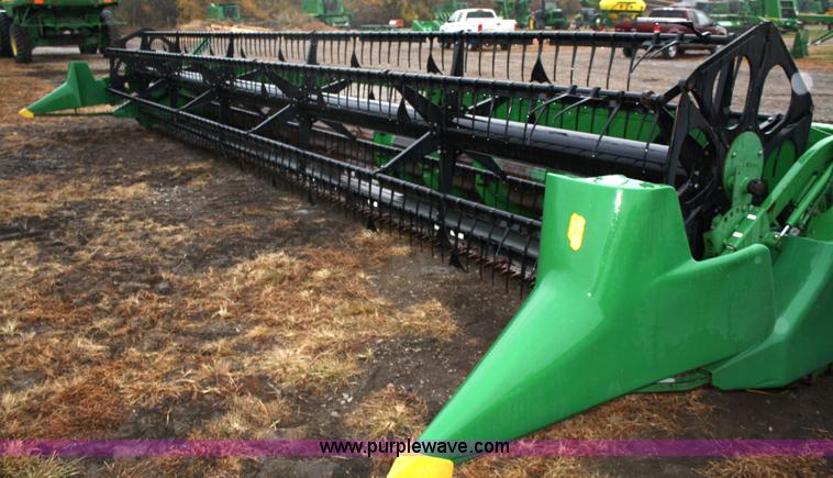 image for item 4726 John Deere 930 flex platform