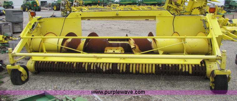 image for item 5125 2004 John Deere 640B forage pickup head